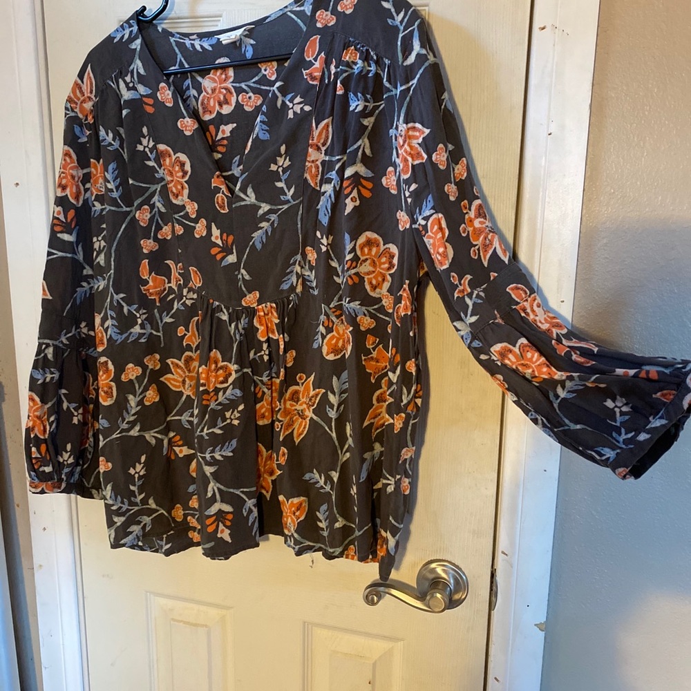 Gray floral long sleeve